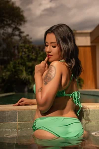 Ana_mariiaa 💚 Sun-Kissed & Barely Behaving Hình 4