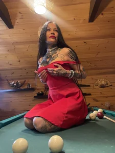 Megan_Black_MoonのJust me, a red dress, and a game of billiards — who’s ready to play? 🎱🔥#heels#tattoo#brunetteの 6枚の写真