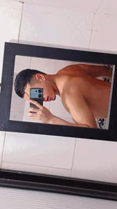 Gael_zambrano: “Recién bañadito, piel húmeda y todavía con calor… ¿quién se atreve a acercarse?”😈🔥 ( 2 фото)