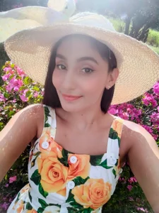 EIMY-ROBERTS A flower between flowers ♥ Hình