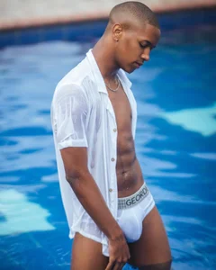 TylerBrow_ Pool Party :) Gambar 4