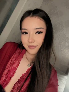 AlberthaEscue beautiful in red Pic 3