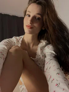 areuinme Pajama on the bed slika 5