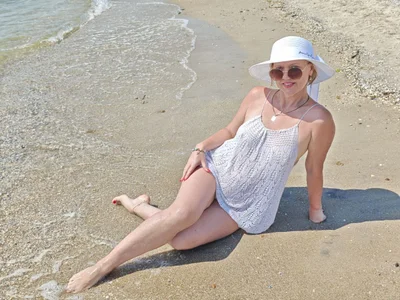 YourQueenX I love the sea and of course swimming in warm water Pic 5