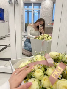 emmii_miu: Behind the Screen 🤫 ( 2 фото)