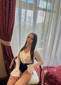 QueenGelikのMirror Confessionsの枚の写真