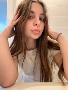 LauraHansil Long and voluminous hair is my forte😏 Immagine  2