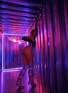 LadaJohnson: Neon style ( 2 фото)