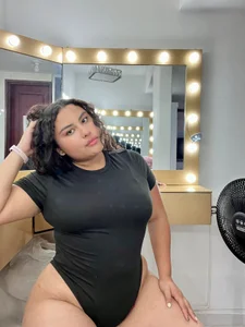 Sweet and juicy!🍑🔥 od yaragarcia  3 snímek