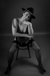 Charlot_milf: To black and white ( 5 фото)