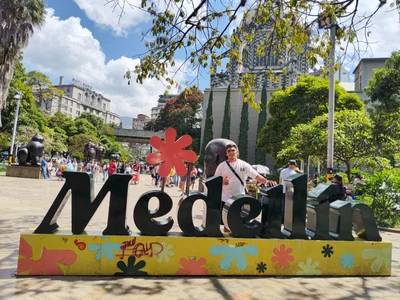 Hiroshi_Shen I'M SHOWING YOU MEDELLIN, COLOMBIA😍💥🌹 Hình 7