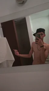 G10V4NNY Public Foto