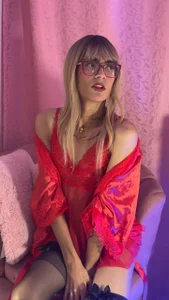 Alice-randy IM BEAUTIFUL Pic 3