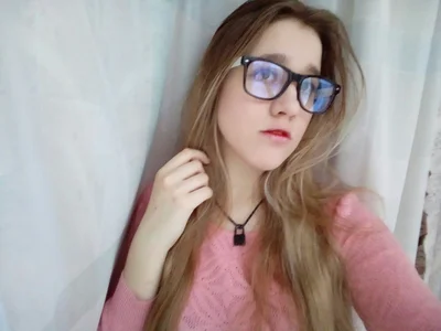 pinkhornyprincess Office girl with glasses ^^ Immagine 