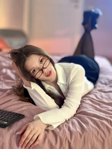 MaryNixon_: sexy accountant...😋 ( 3 фото)