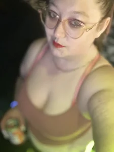 Chloee_Peach Public Gambar