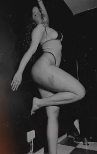 Cleo_luna kullanıcısının “Tonight, I’m feeling irresistible 🖤” albümü -  fotoğraf