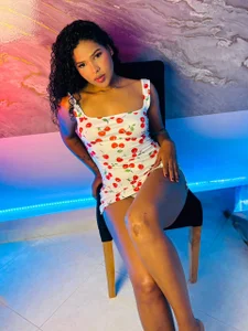 Public de Jade_Mitchell  3 Imagens