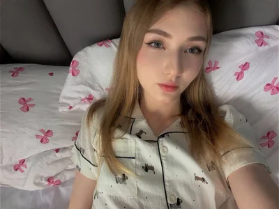 AveryBerkson lying around at home :3 Pic 2