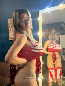 the cheerleader you've always wanted<3 de MaryBennetts  4 photos