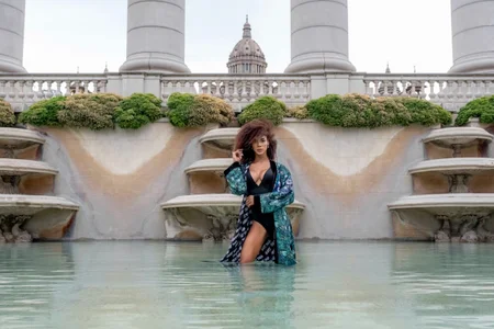 NaomiSteward Wet skin, sunny vibes, dirty mind. 😏 Pic 3