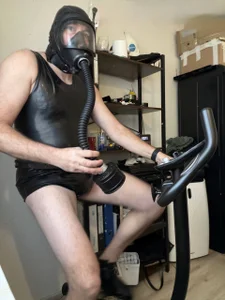 latexslaveboy Public зображення 3