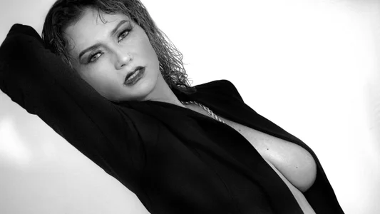 Victoriacoperino “Your gaze provokes what my lips do not yet dare to say.” Billede 2