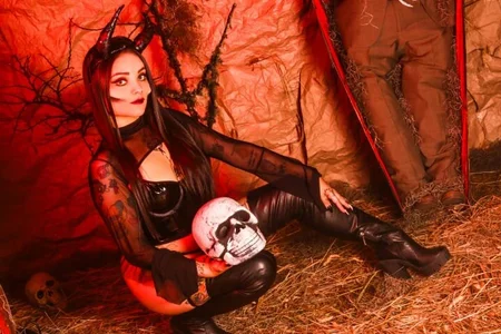 Chloe_Killua Happy Halloween 😈😈 صورة واحدة|Chloe_Killua Happy Halloween 😈😈 صورتان|Chloe_Killua Happy Halloween 😈😈  5 صور|Chloe_Killua Happy Halloween 😈😈  5 صورة