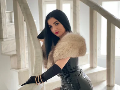 VivianReeve The Seduction You Can’t Afford to Resist. Pic