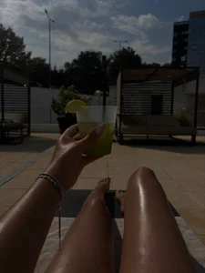 Vacation Flirt de VeyaNash  2 Imagens