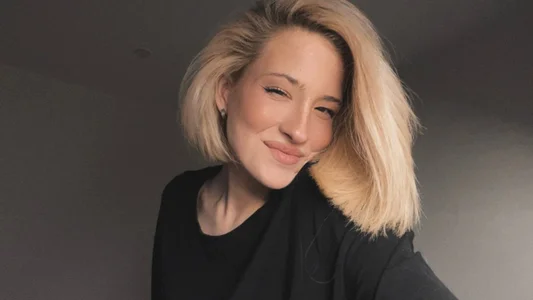 Lizzyvega Public slika