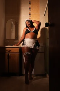 Emily_Brown18: Your maid ( 7 фото)