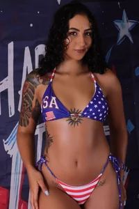 agatha_collins_ Red, white & so horny Foto 4