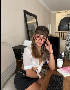 Your sexy secretary od bloom_apple  8 snímek