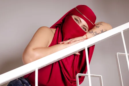 _Farahh_ I don't need to get naked to make you sin 😏✨ Pic