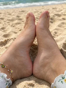 Zdjęcia aprilqueenie 👣Delicate, flirtatious, waiting for you .🦶🏻:  2