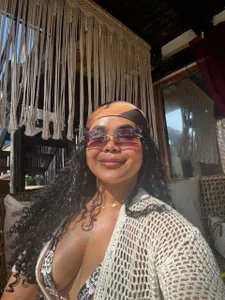 Sol, playa y una que otra tentación ☀️ de Tiffany_Brewer  5 Imagens