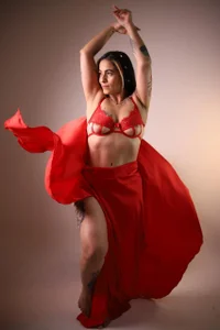 violet_scott_ 💄 A body shaped by confidence. 圖片