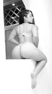 JennifferColeman Black and White 1 Pic 3