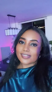 Aisha_Gold_ Public Bilde 4