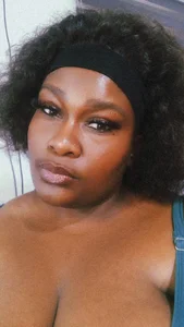 bustytitsxxx 😘 Pic 3