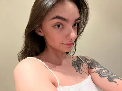 Morena_Dolce Dragon tattoo girl Immagine 