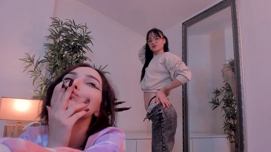 mira0_0 smoking hot Εικόνα