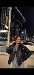 Luna_Raee Night city walk Pic