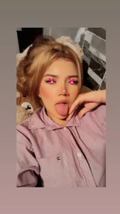 Sweetcristin: Public ( 2 фото)