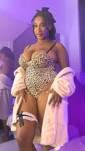 IvoneMoores Animal Print Hot sexfoto 5