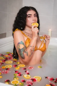 Tropical shower de Nina-monroe  2 photos