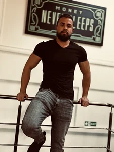 HayesWood Public  5টি ছবি