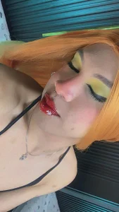 I think it's time to convert this chemistry into unforgettable physics ... de AndyBlake_  2 Imagens