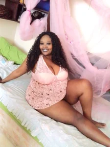 BUSTYDEE Public Pic 9